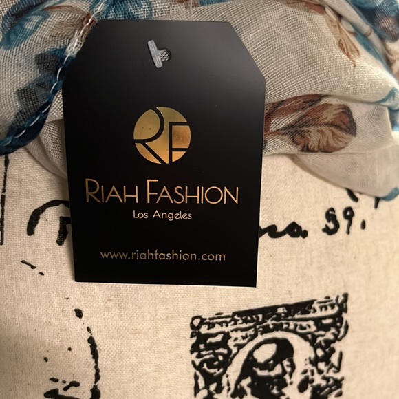 Infinity scarf - Picture 2 of 4